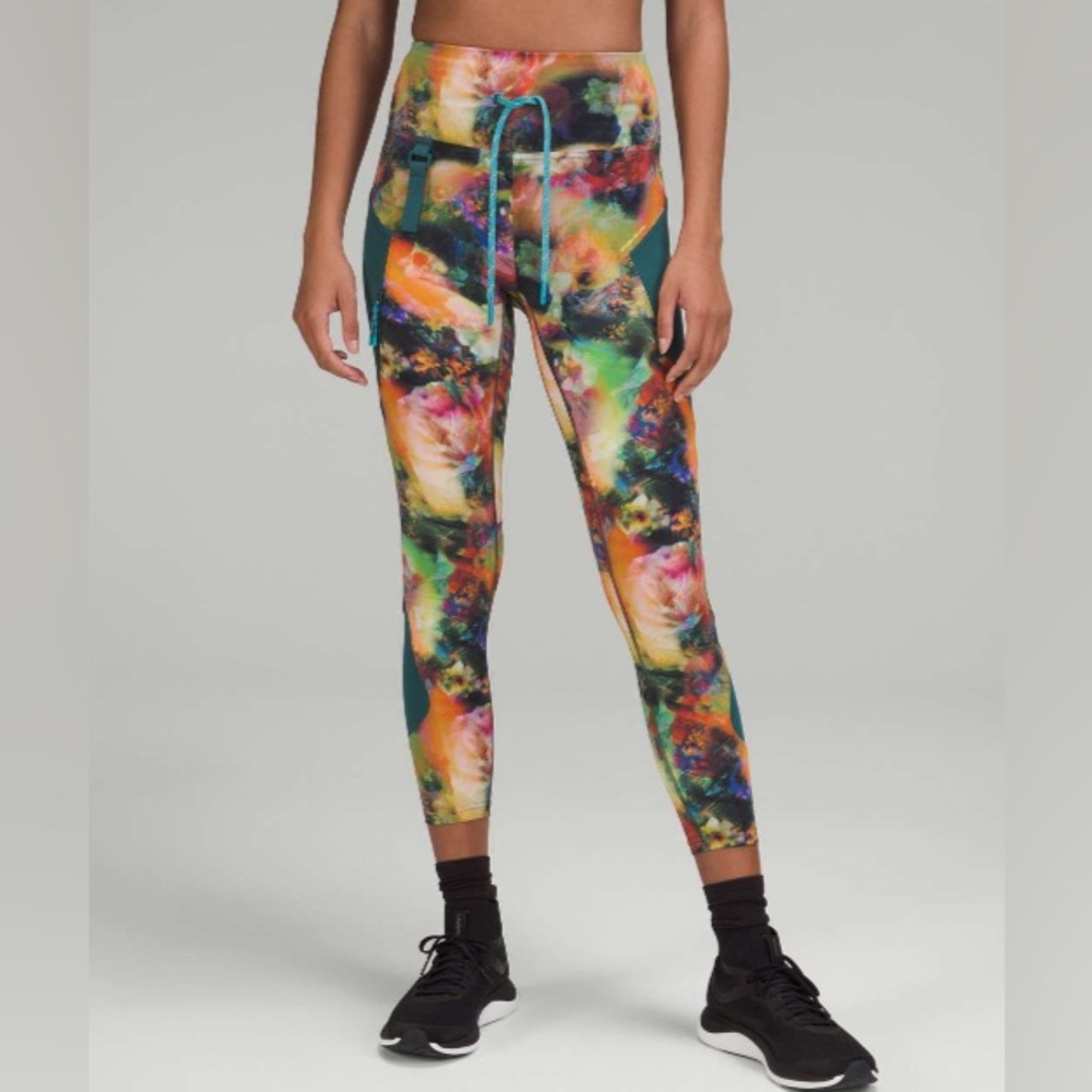 NWOT Lululemon Cargo Super High-Rise Hiking Tight 25" Size 6 Sunbeam Floral